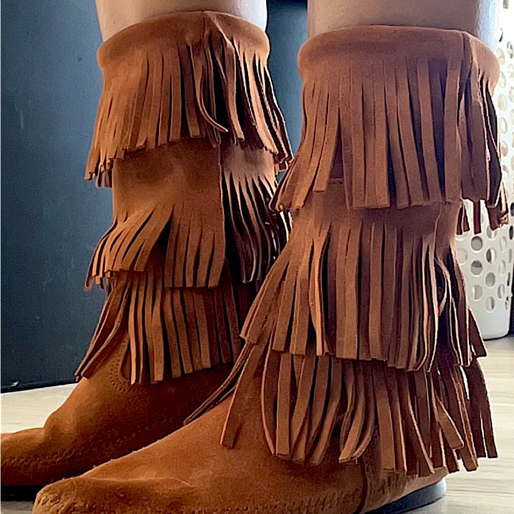 Minnetonka moccasins size 8
Only worn twice.